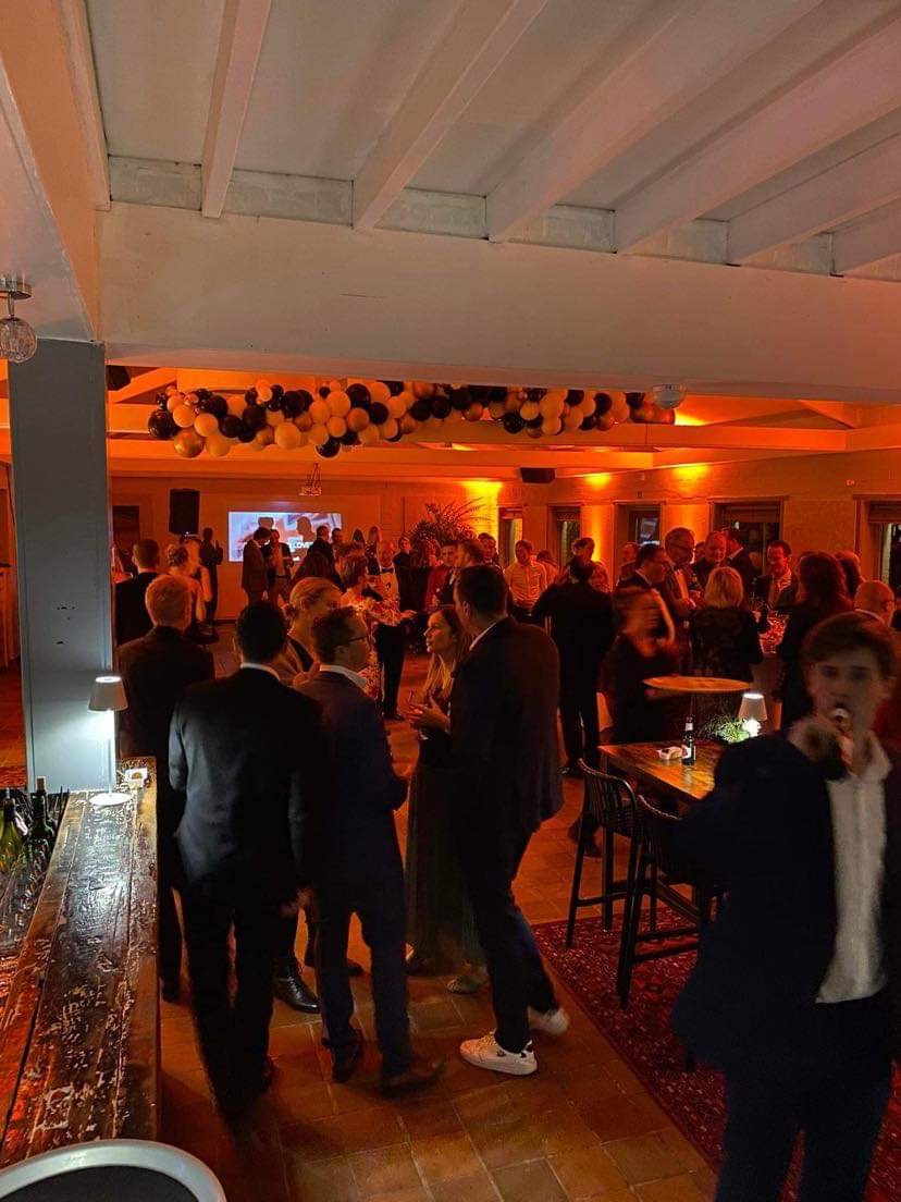 Sfeervolle avond op het terras van De Sterre